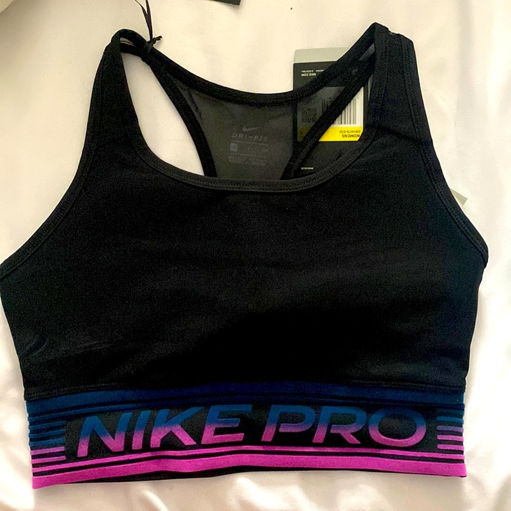 NWT Nike sports bra